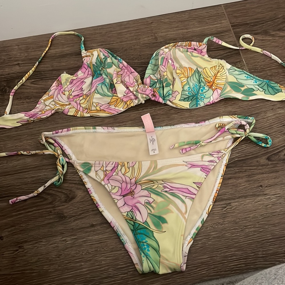 Victoria’s Secret bikini